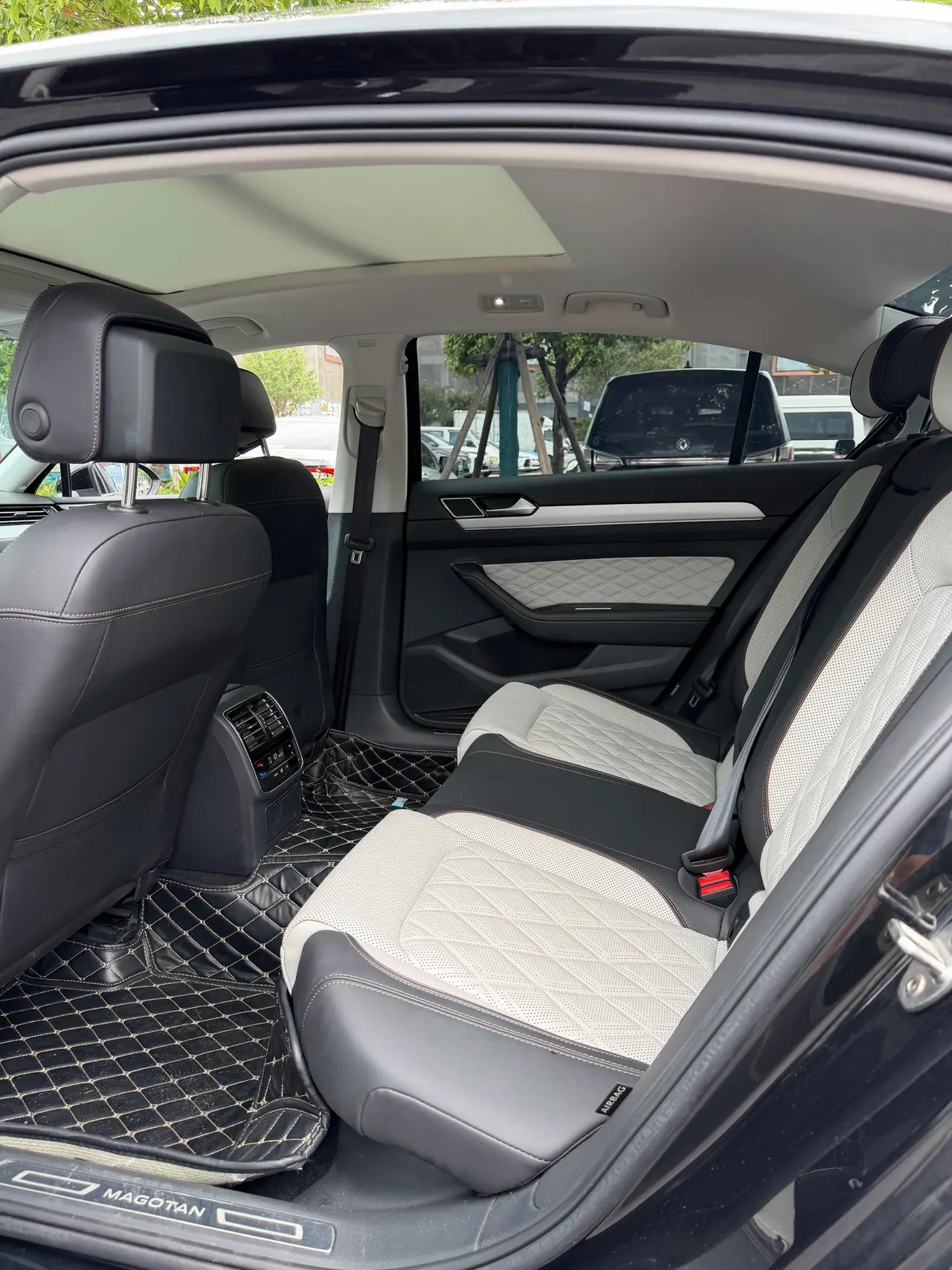Volkswagen 2023 Magotan 2.0TSI 330TSI 2 million Commemorative Luxury Automatic Gear 5