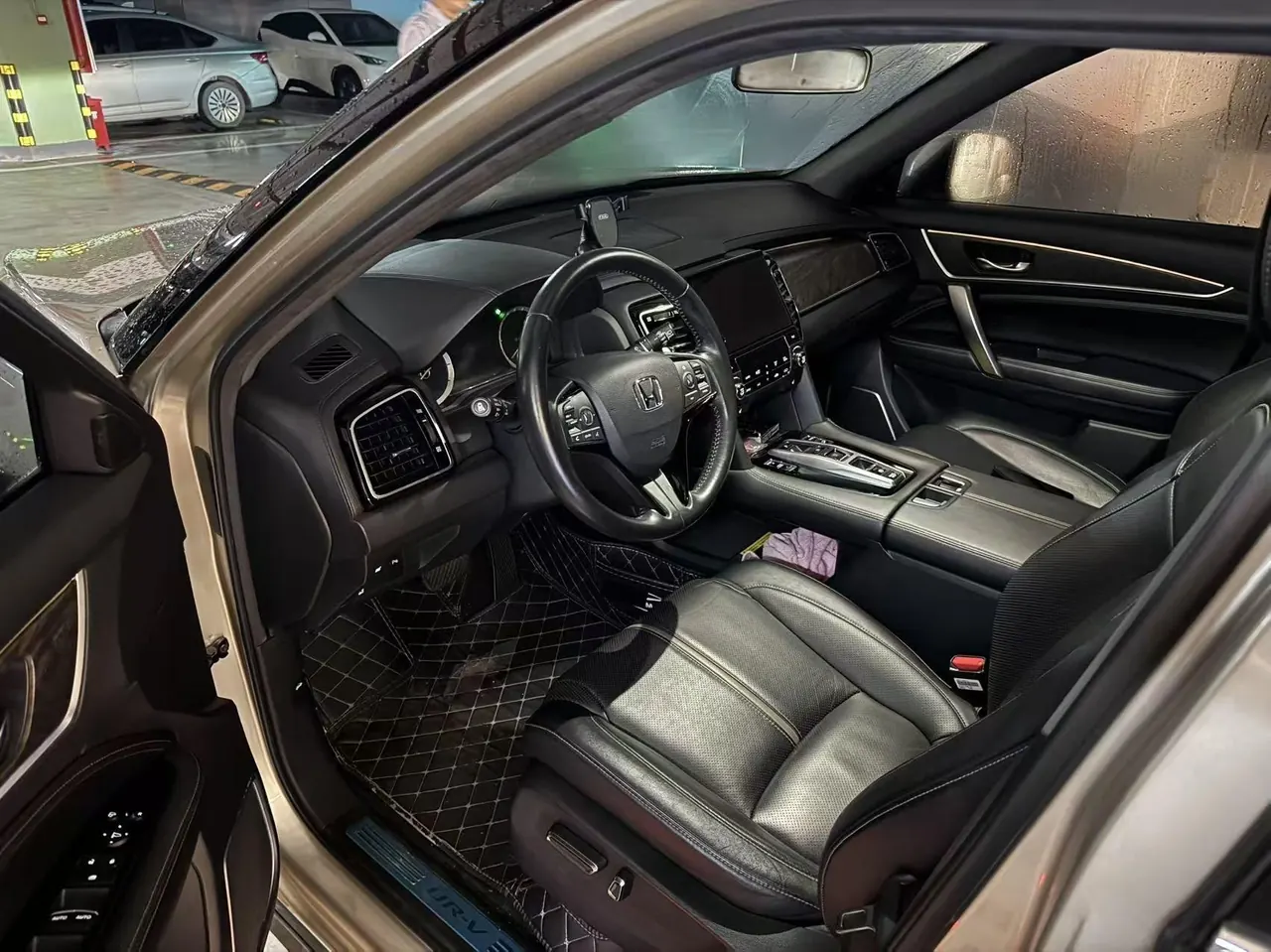 Honda 2020 UR-V 2.0T 370TURBO two-drive elegant version of automatic gear 2
