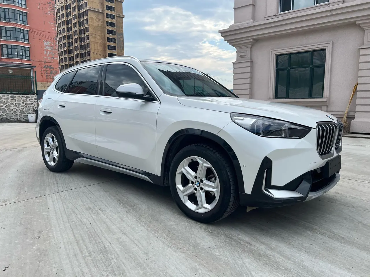 BMW 2023 X1 sDrive20Li 1.5T X Design Package Automatic Transmission 3