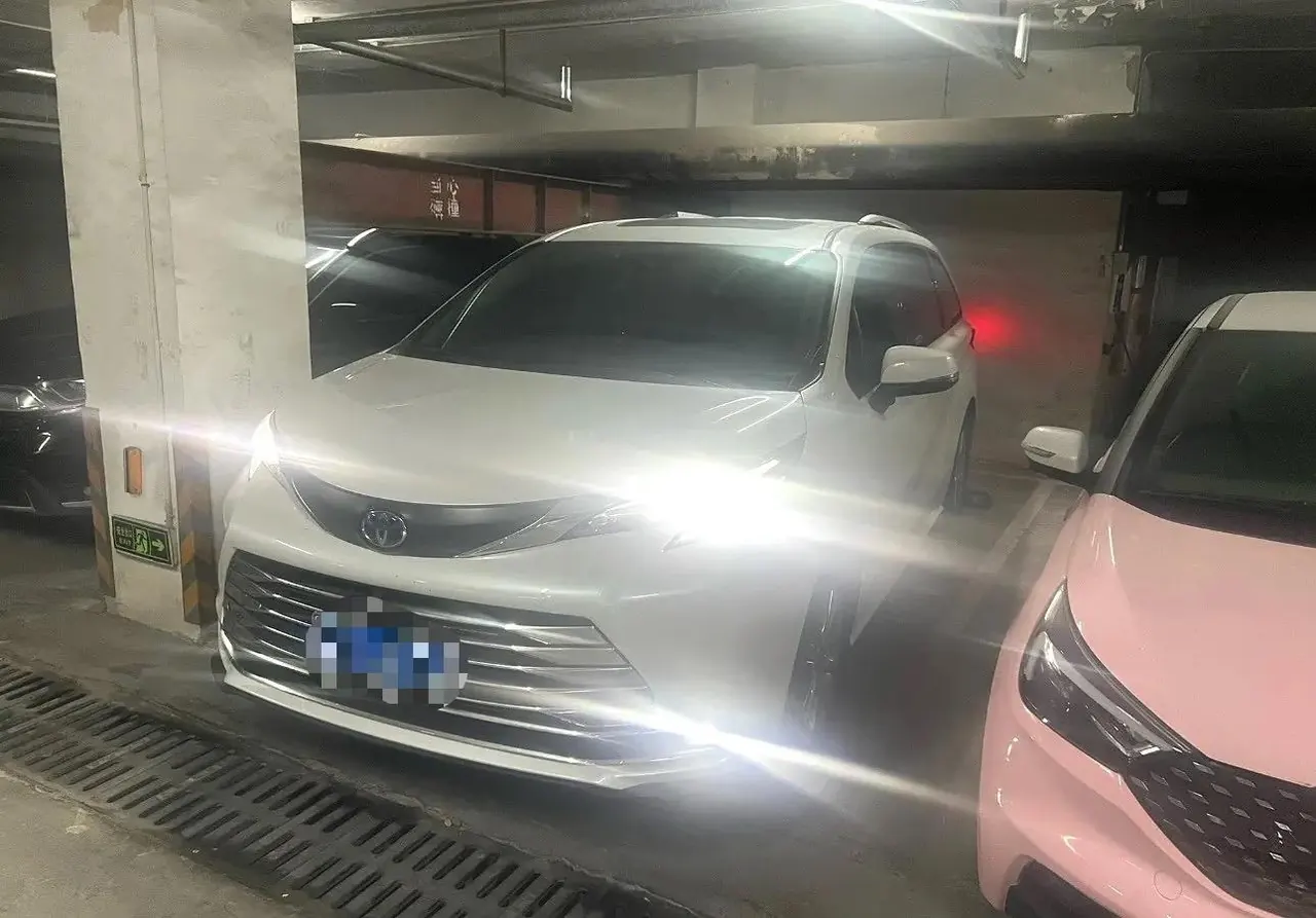 Toyota 2021 Sana 2.5 Stepless Platinum Edition Automatic Transmission - View 1