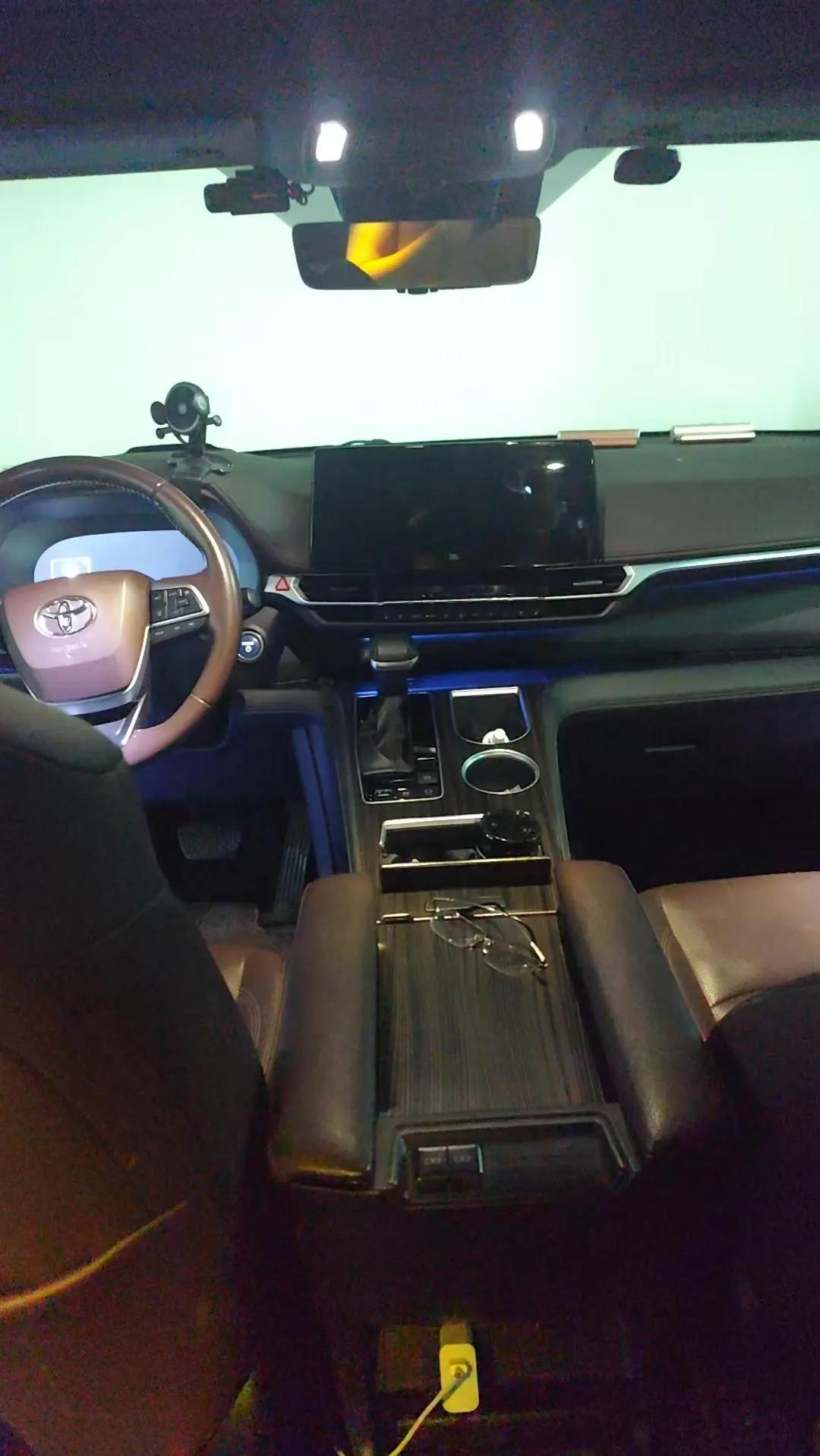 Toyota 2021 Sana 2.5 Stepless Platinum Edition Automatic Transmission 8