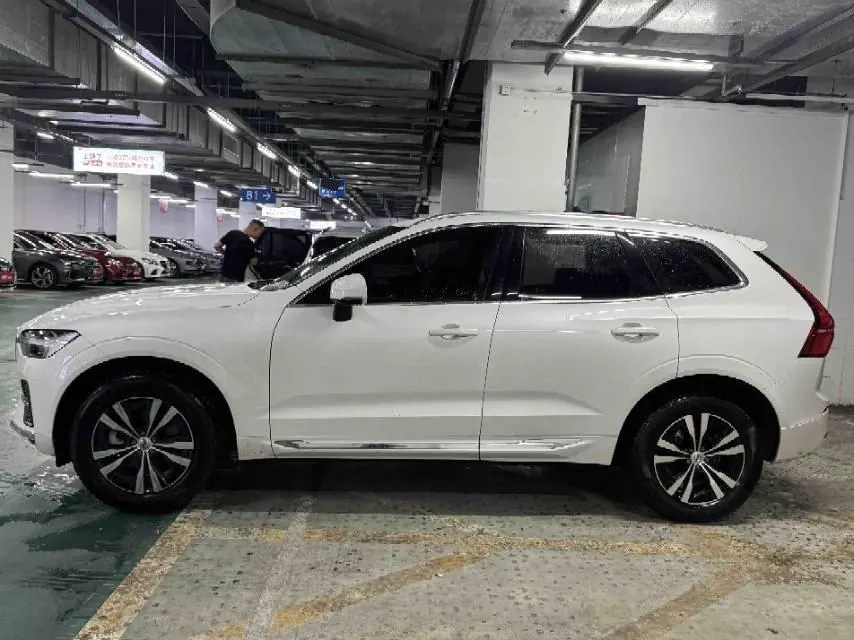 Volvo 2024 XC60 48V 2.0T B5 4-wheel-drive Zhiyi Deluxe Edition Automatic Gear 3