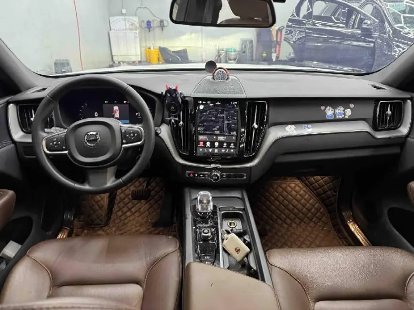 Volvo 2024 XC60 48V 2.0T B5 4-wheel-drive Zhiyi Deluxe Edition Automatic Gear 4