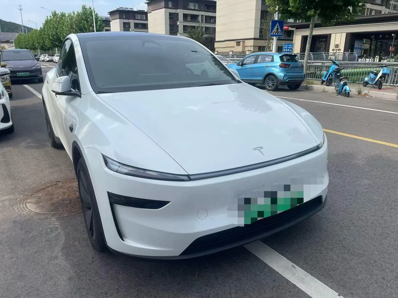 Tesla 2026 Model Y Long Range Rear-Wheel-Drive Automatic 2
