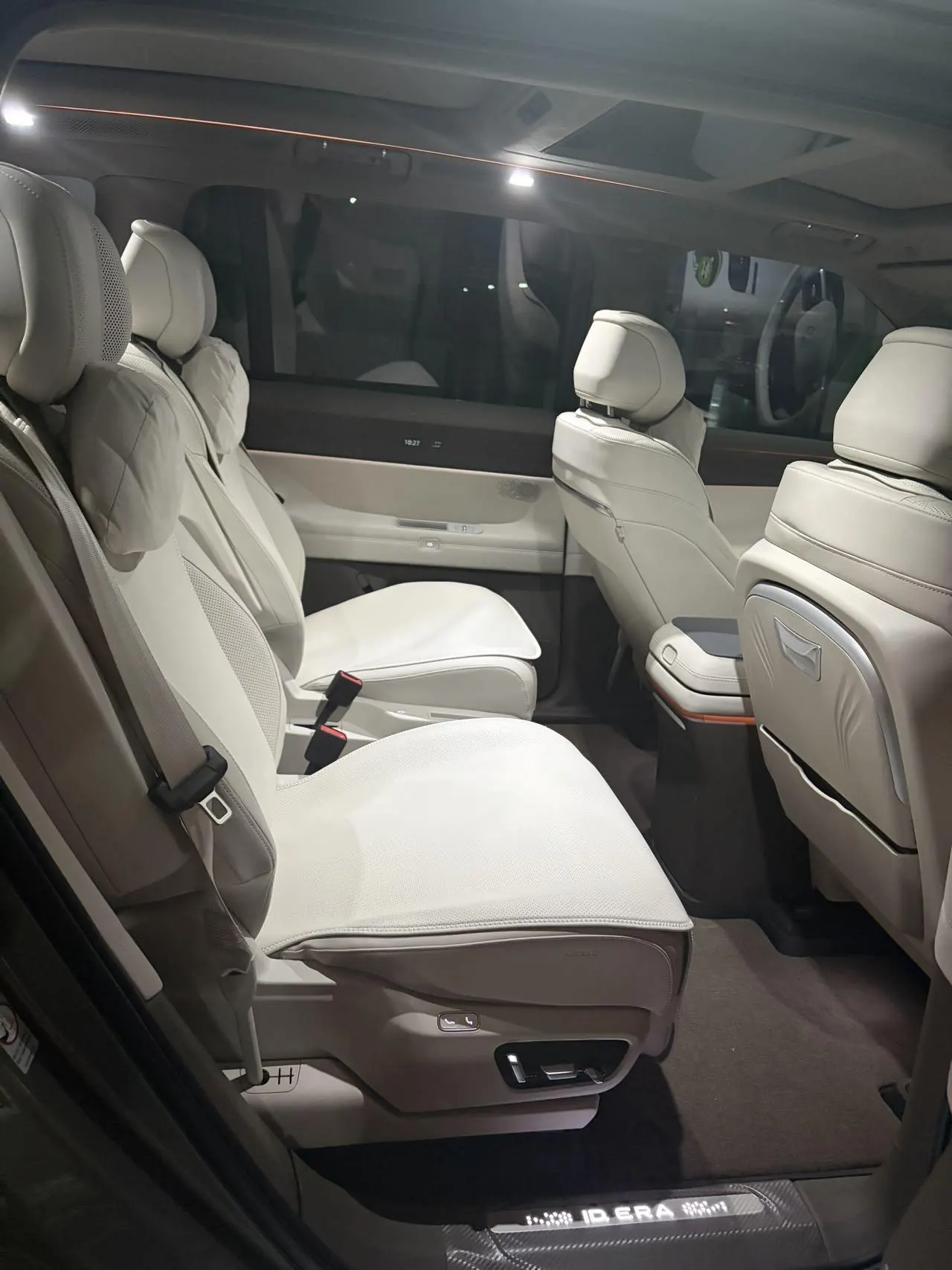 Volkswagen 2026 ID.ERA 9X Max 4-wheel drive automatic gear 2