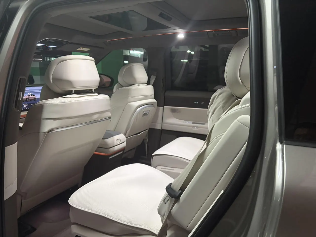 Volkswagen 2026 ID.ERA 9X Max 4-wheel drive automatic gear 4