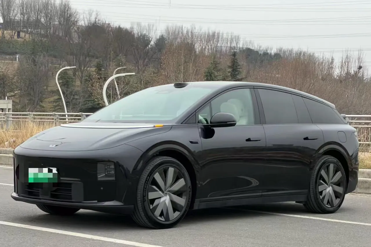 Открыть галерею: Li 2025 i6 four-wheel drive basic automatic transmission
