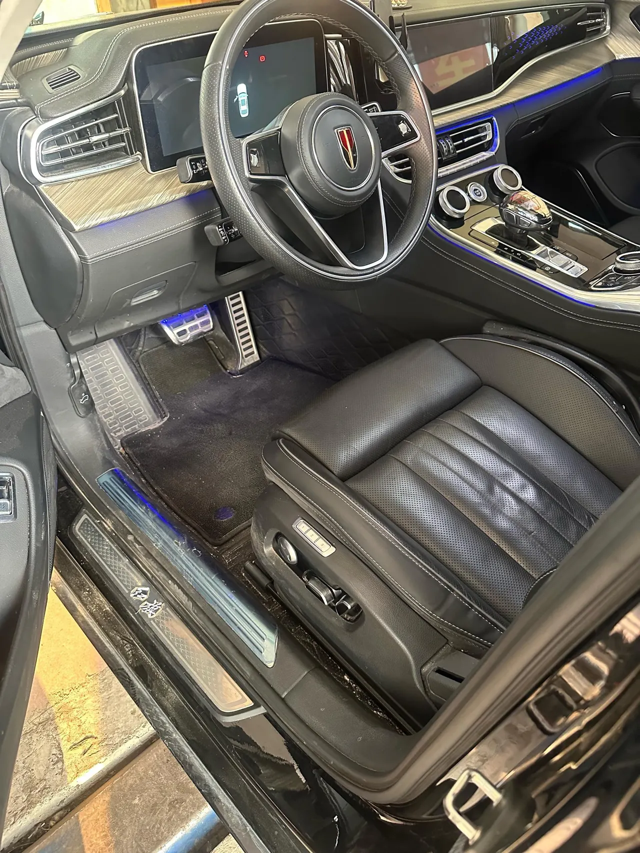 HongQi 2020 H9 48V 2.0T Zhilian Qi Chang Edition Automatic Gear 4