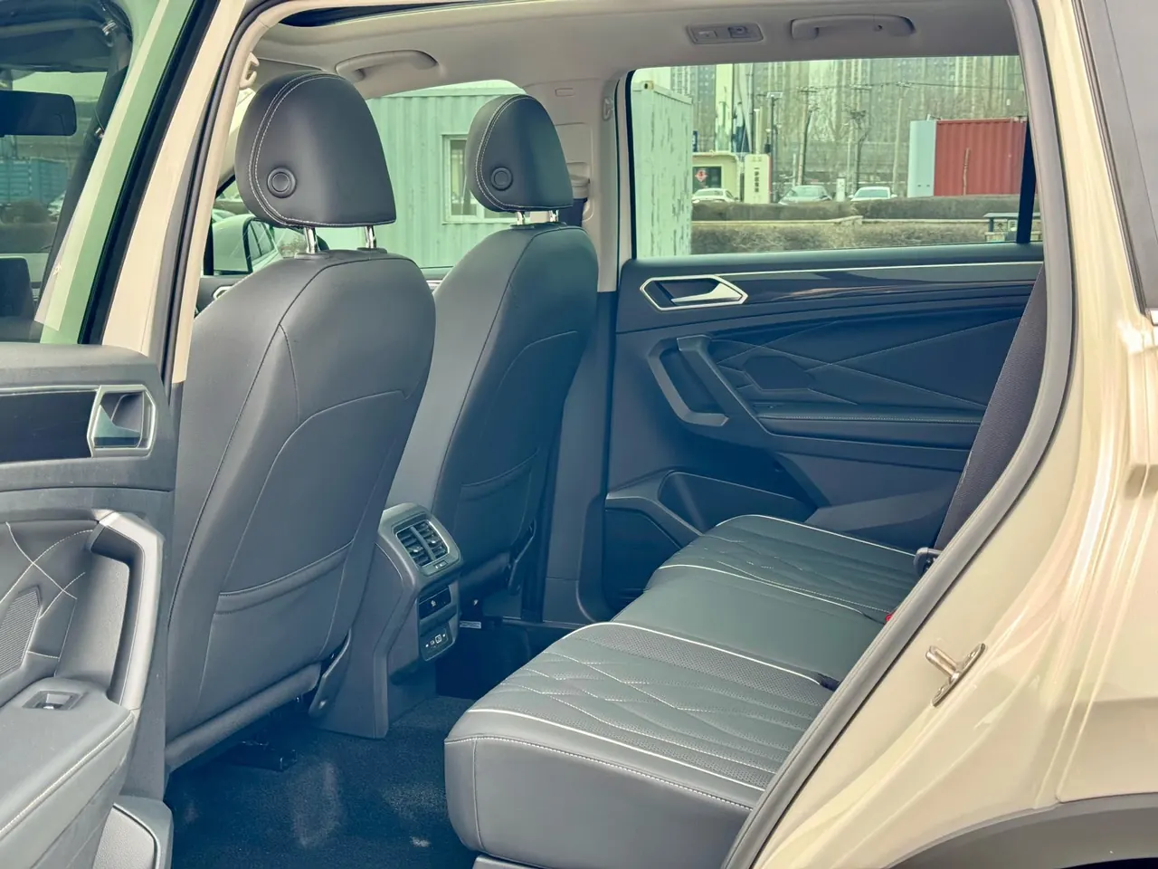 Volkswagen 2022 Tiguan L 2.0TSI 330TSI Two-Drive Smart Edition Automatic Gear 6