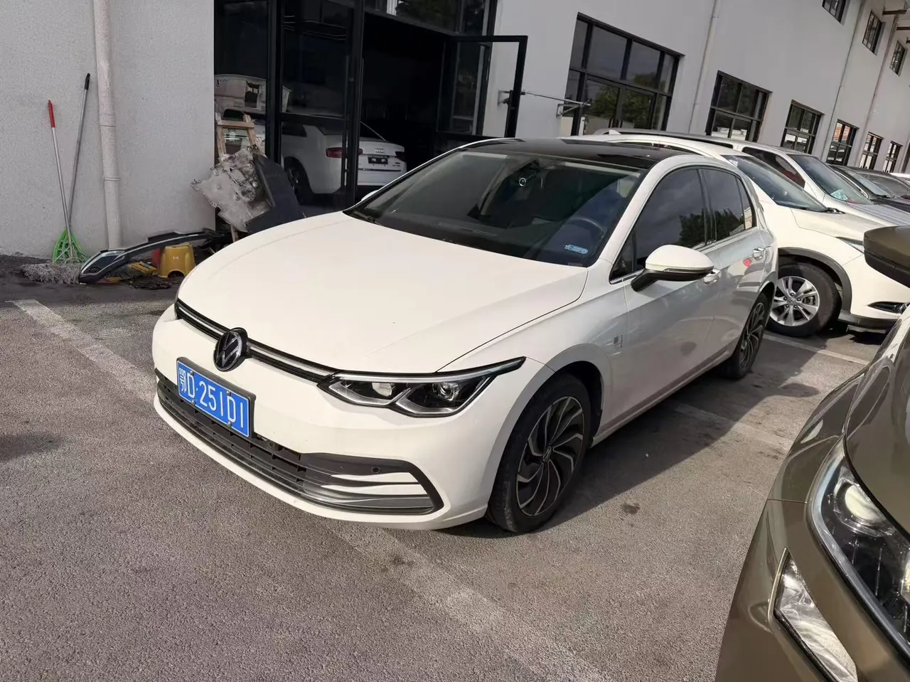 Volkswagen 2023 Golf 8 PRO 1.4TSI 280TSI (facelift) automatic transmission - View 1
