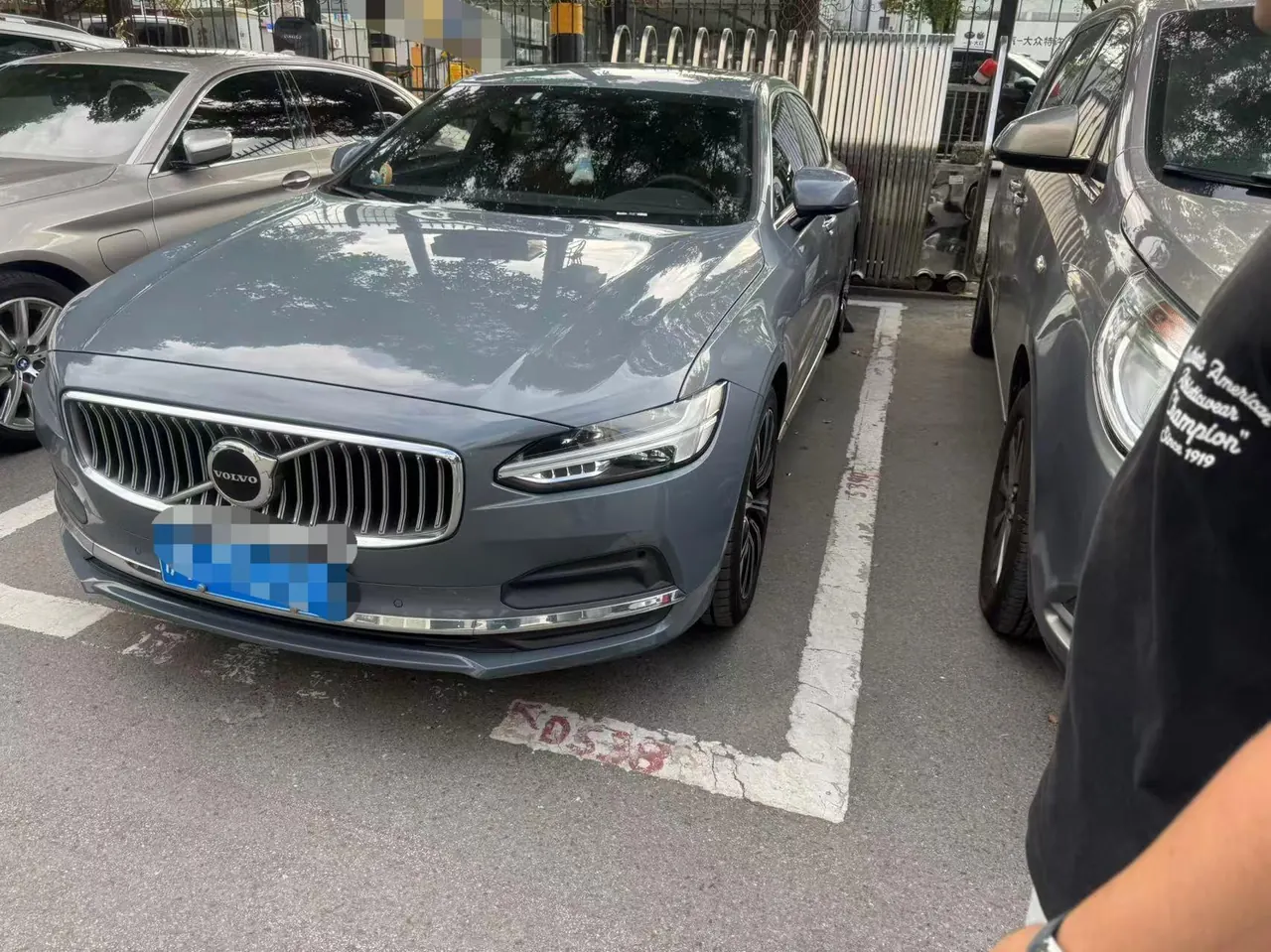 Volvo 2023 S90 48V 2.0T B5 Zhiyuan Deluxe Edition Automatic Gear - View 1