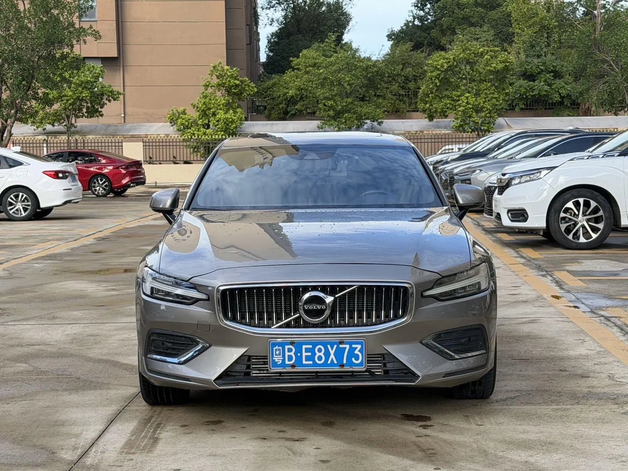Volvo 2021 S60 2.0T T4 Zhiyi Deluxe Edition Automatic Gear 2