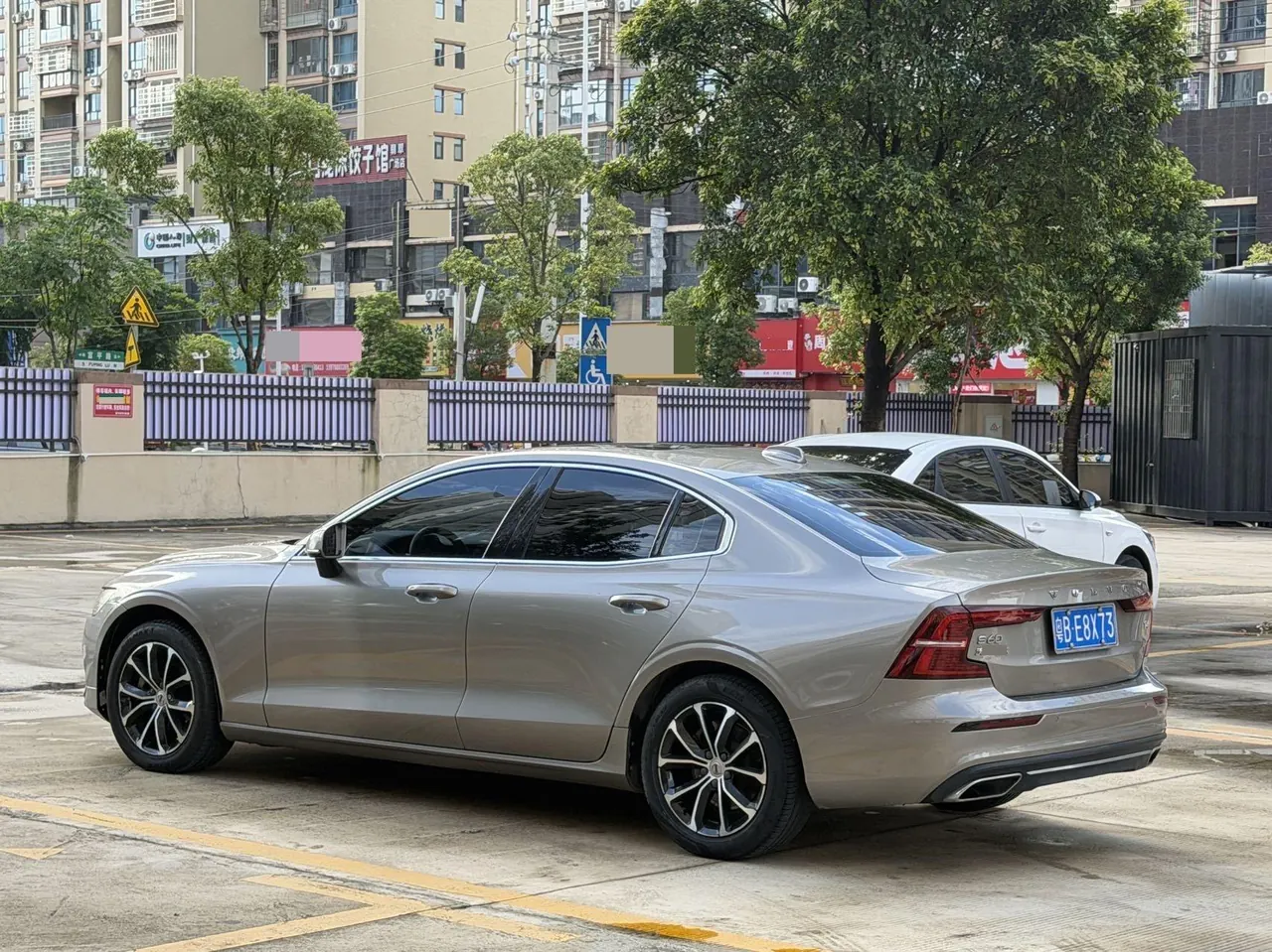 Volvo 2021 S60 2.0T T4 Zhiyi Deluxe Edition Automatic Gear 3