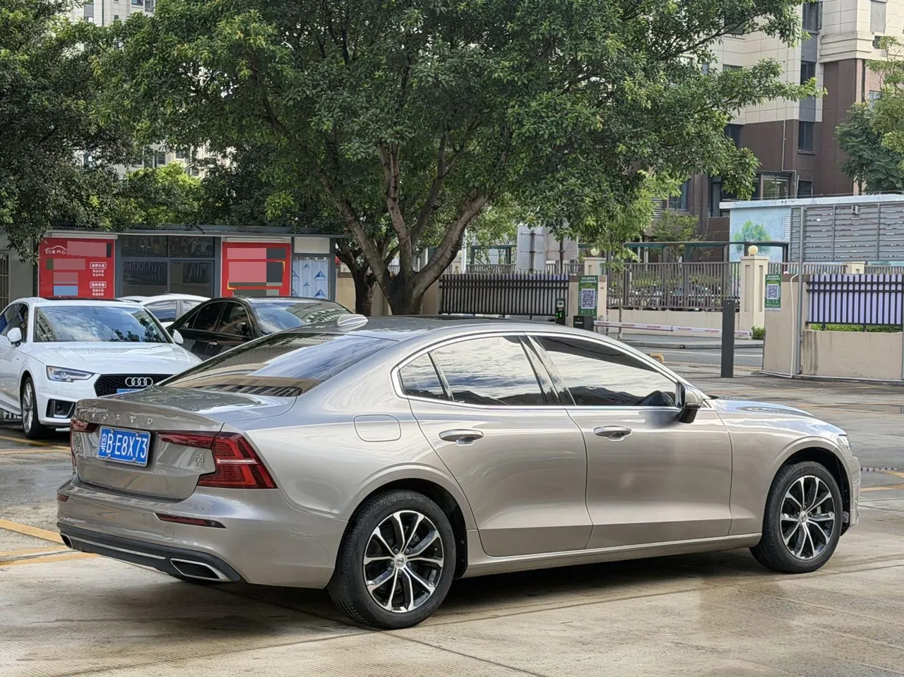 Volvo 2021 S60 2.0T T4 Zhiyi Deluxe Edition Automatic Gear 5