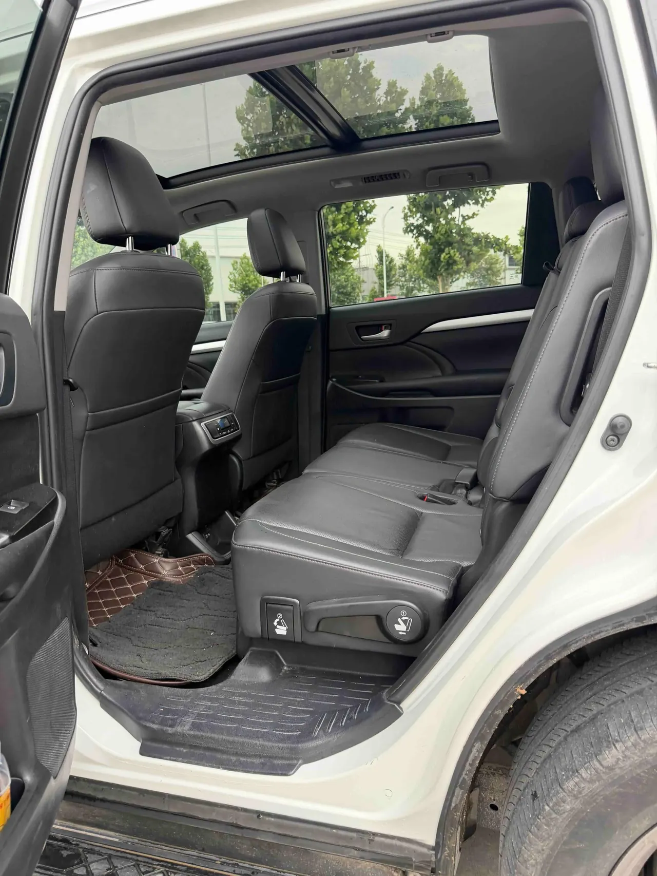 Toyota 2021 Highlander 2.0T 4-wheel drive deluxe 7-seat automatic gear 9