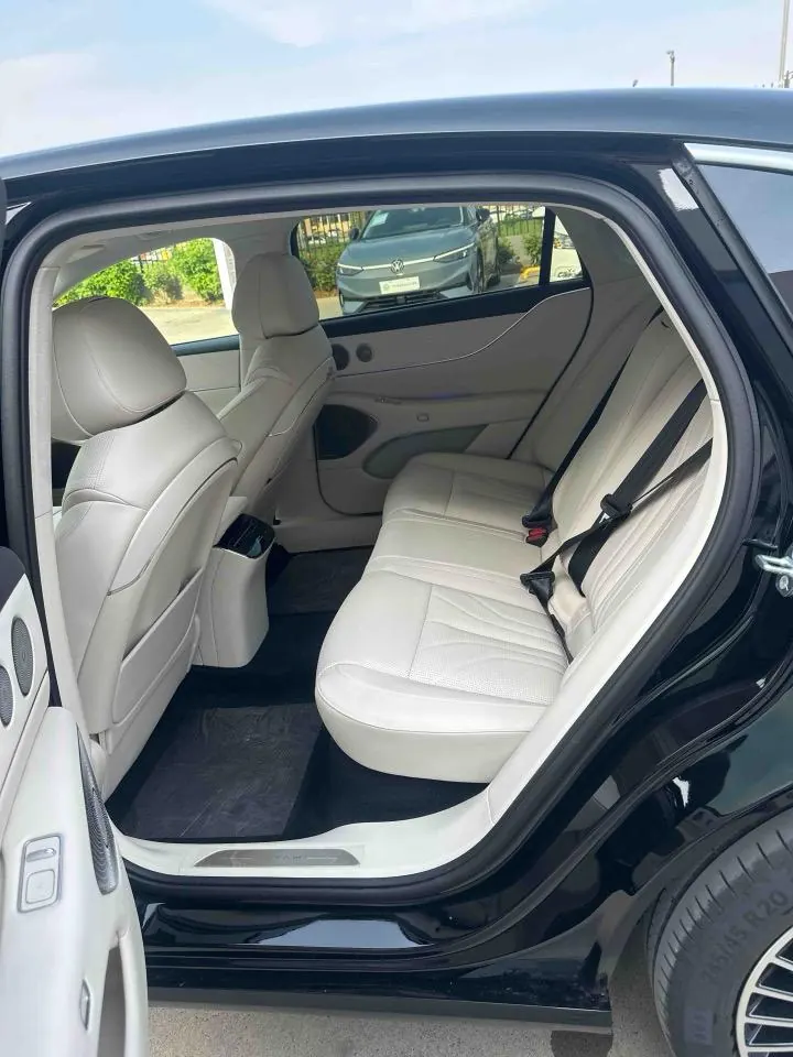 Voyah 2026 models chasing light l four-wheel drive Ultra automatic gear 3