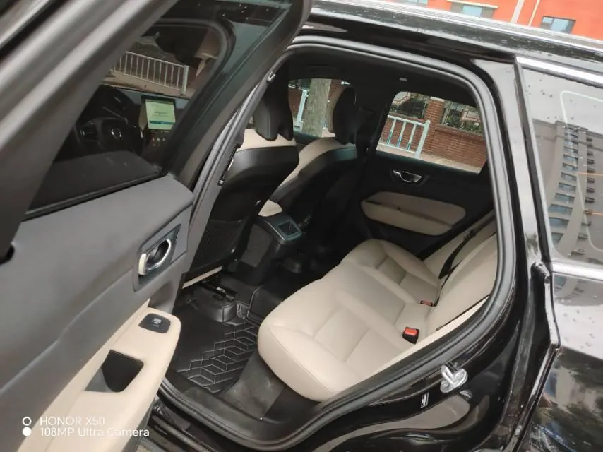 Volvo 2026 XC60 48V 2.0T B5 All-Wheel Drive Intelligent Luxury Edition Automatic Transmission 2