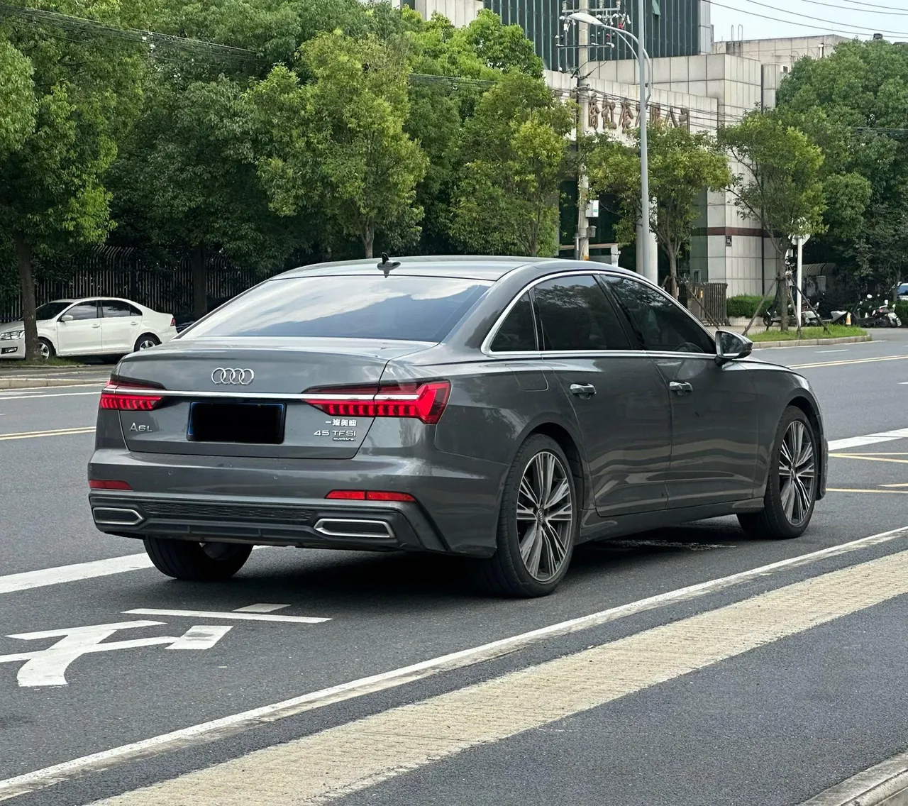 Audi 2020 A6L 2.0TFSI 45TFSI Quattro Selected Dynamic Automatic 4