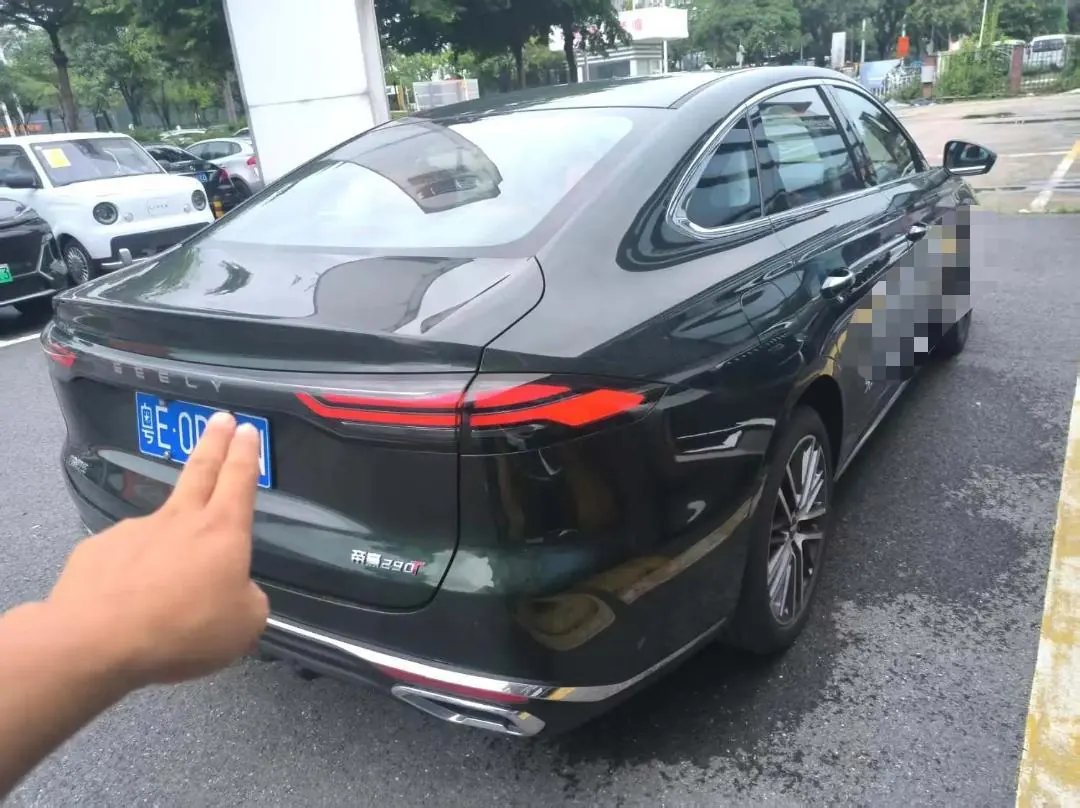 Geely 2026 Emgrand – Sedan 1.5T Flagship Automatic 5