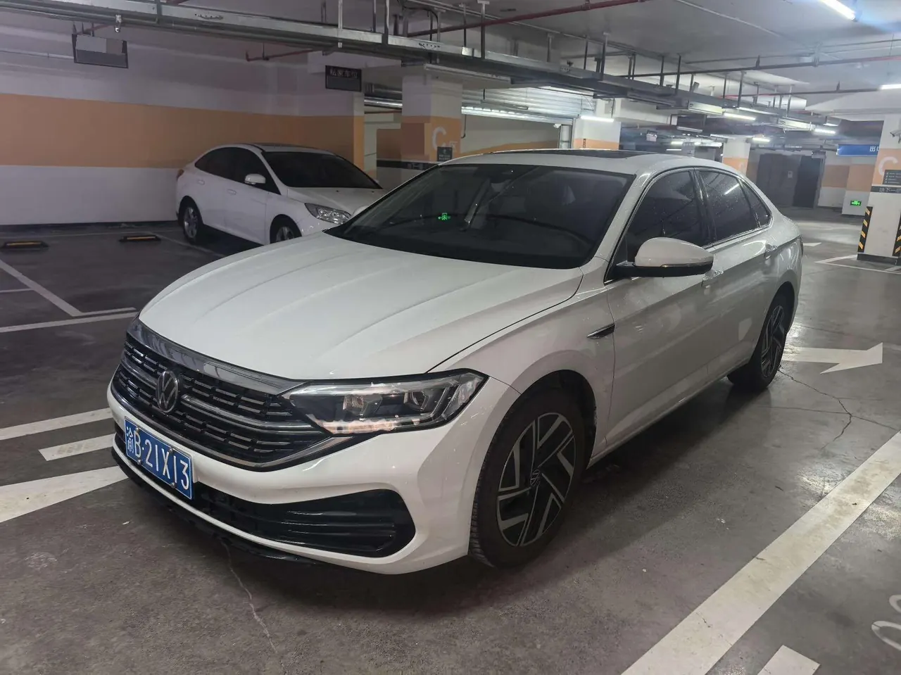 Volkswagen 2023 Sagitar 1.5TSI 300TSI Exceed Edition Automatic - View 1