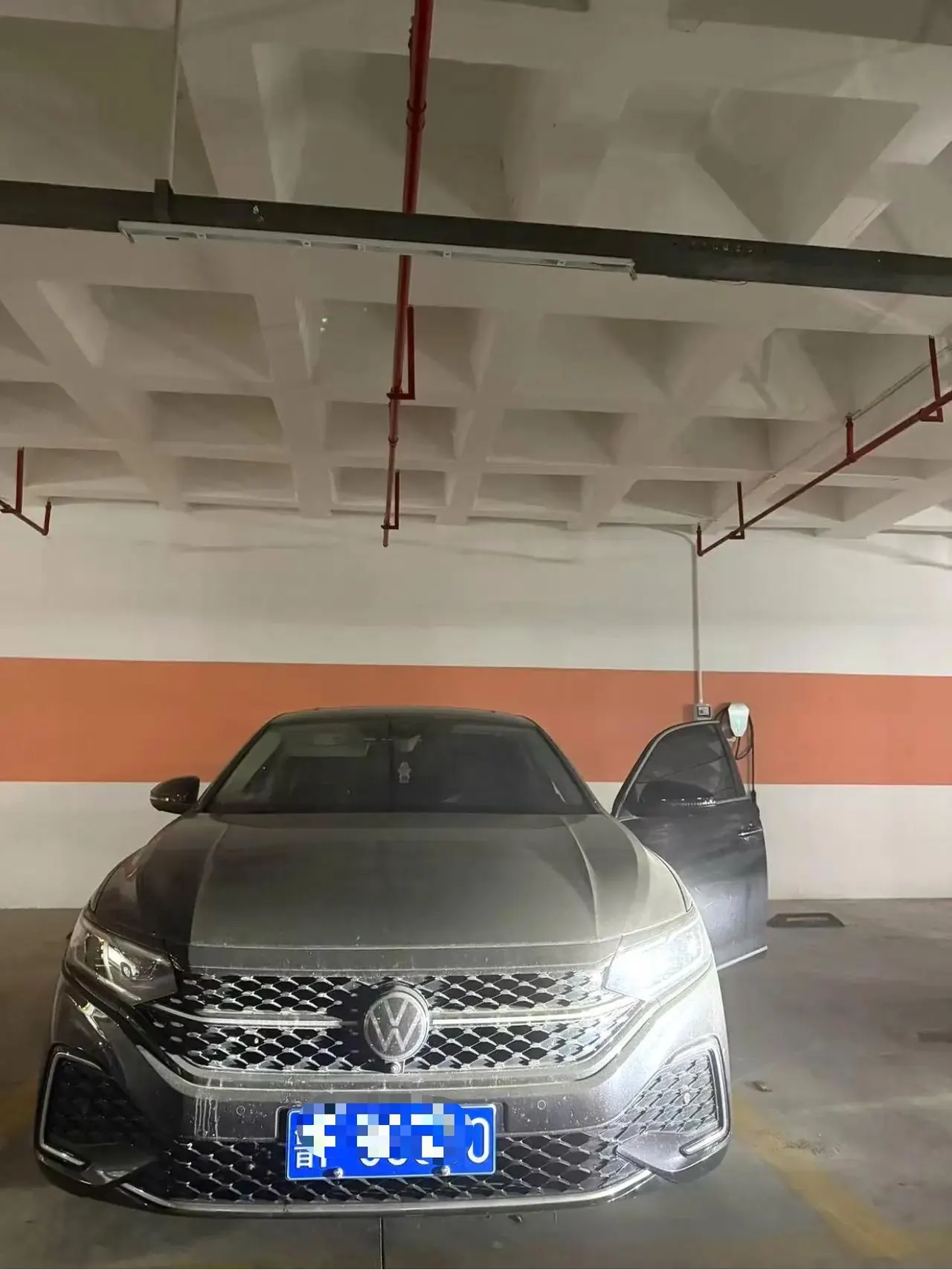 Volkswagen 2023 Passat 2.0TSI 330TSI Starry Sky Luxury Edition (facelift) Automatic 3