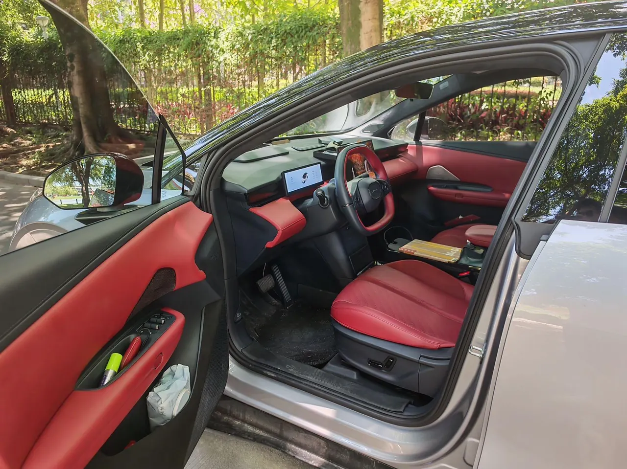 LYNK&amp;CO 2026 LYNK&amp;CO Z 20 530km Rear Drive Max Obsidian Red Edition Automatic Gear 4