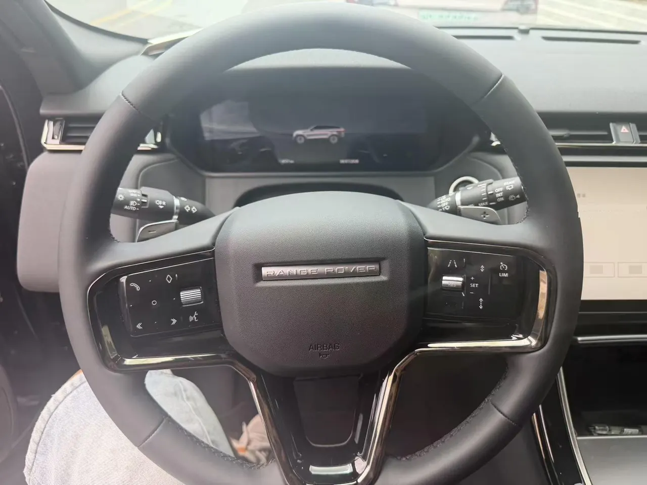 Land Rover Range Rover Star Pulse (Imported) 2024 Range Rover Star Pulse 2.0T Dynamic SE Automatic Gear 9