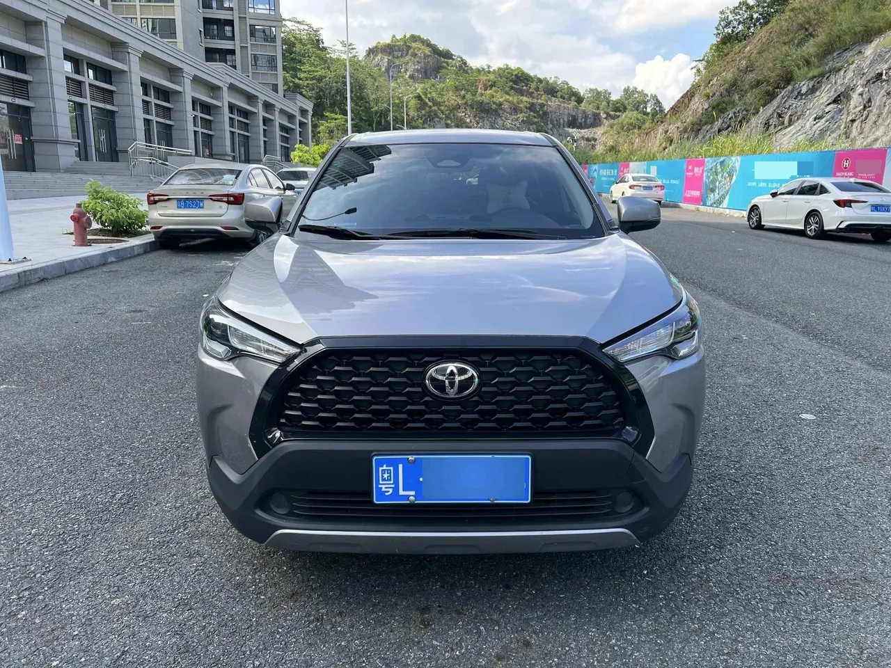 Toyota 2024 Corolla Ruiyuan Dual Engine 2.0 Stepless Intelligent Electric Hybrid Pioneer Edition Automatic Gear 3