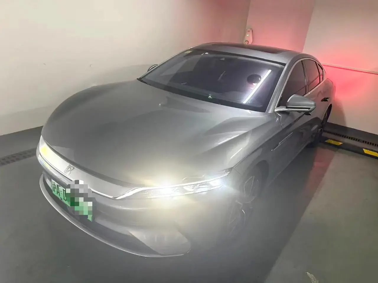 BYD 2020 Han four-wheel drive high-performance flagship automatic gear - View 1