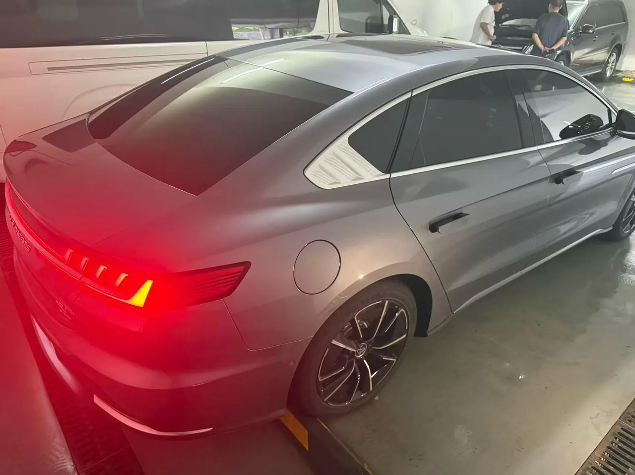 BYD 2020 Han four-wheel drive high-performance flagship automatic gear 3