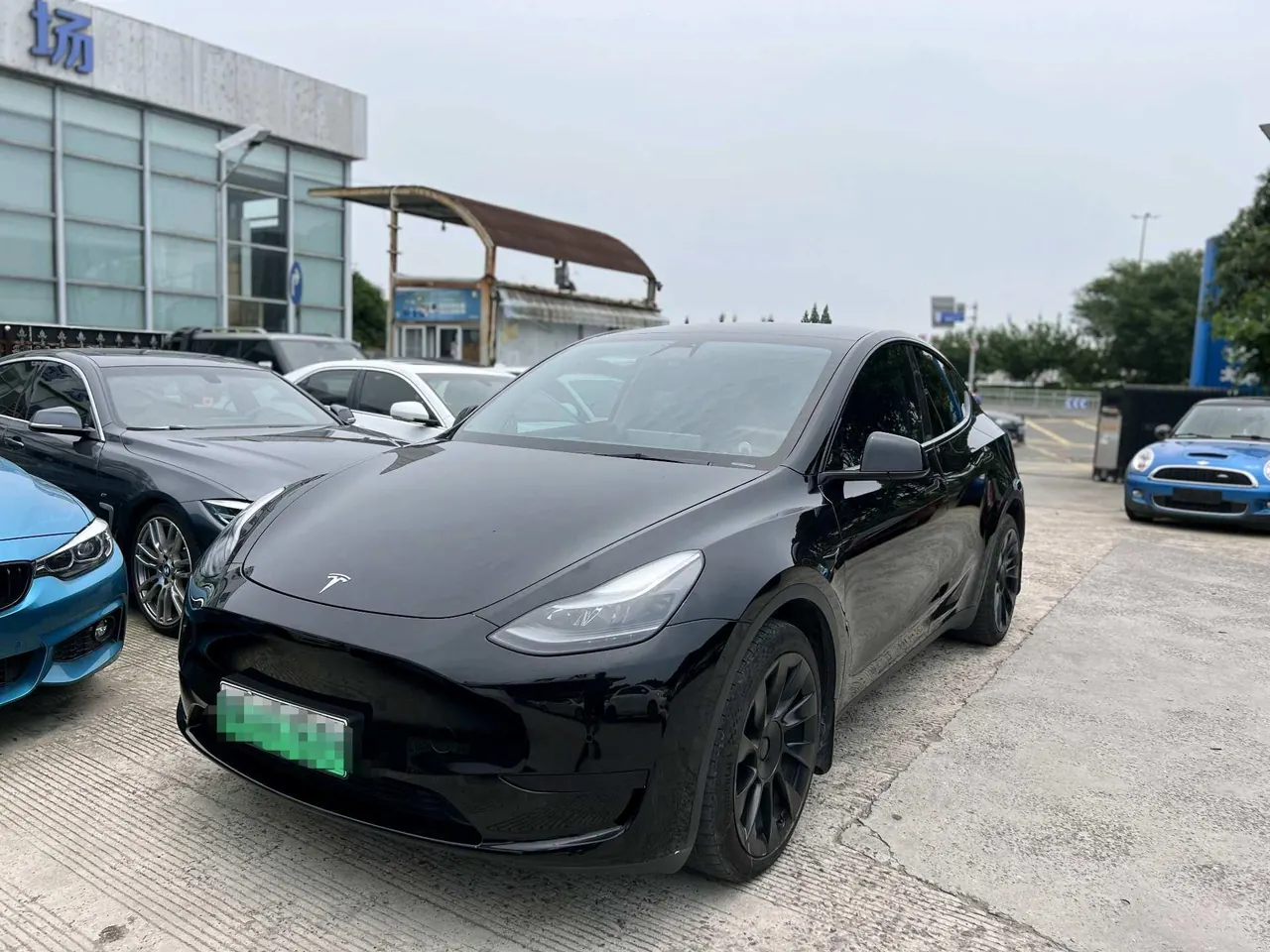 Tesla 2021 Model Y long endurance all-wheel drive version automatic transmission - View 1