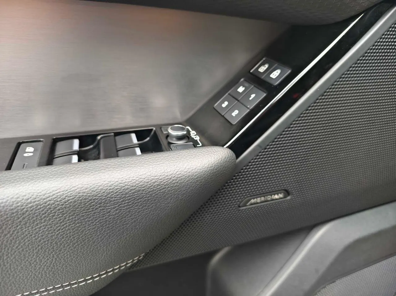 Land Rover Range Rover Star Vein (Imported) 2021 Range Rover Star Vein 2.0T P250 Black Collector's Edition Automatic Gear 6