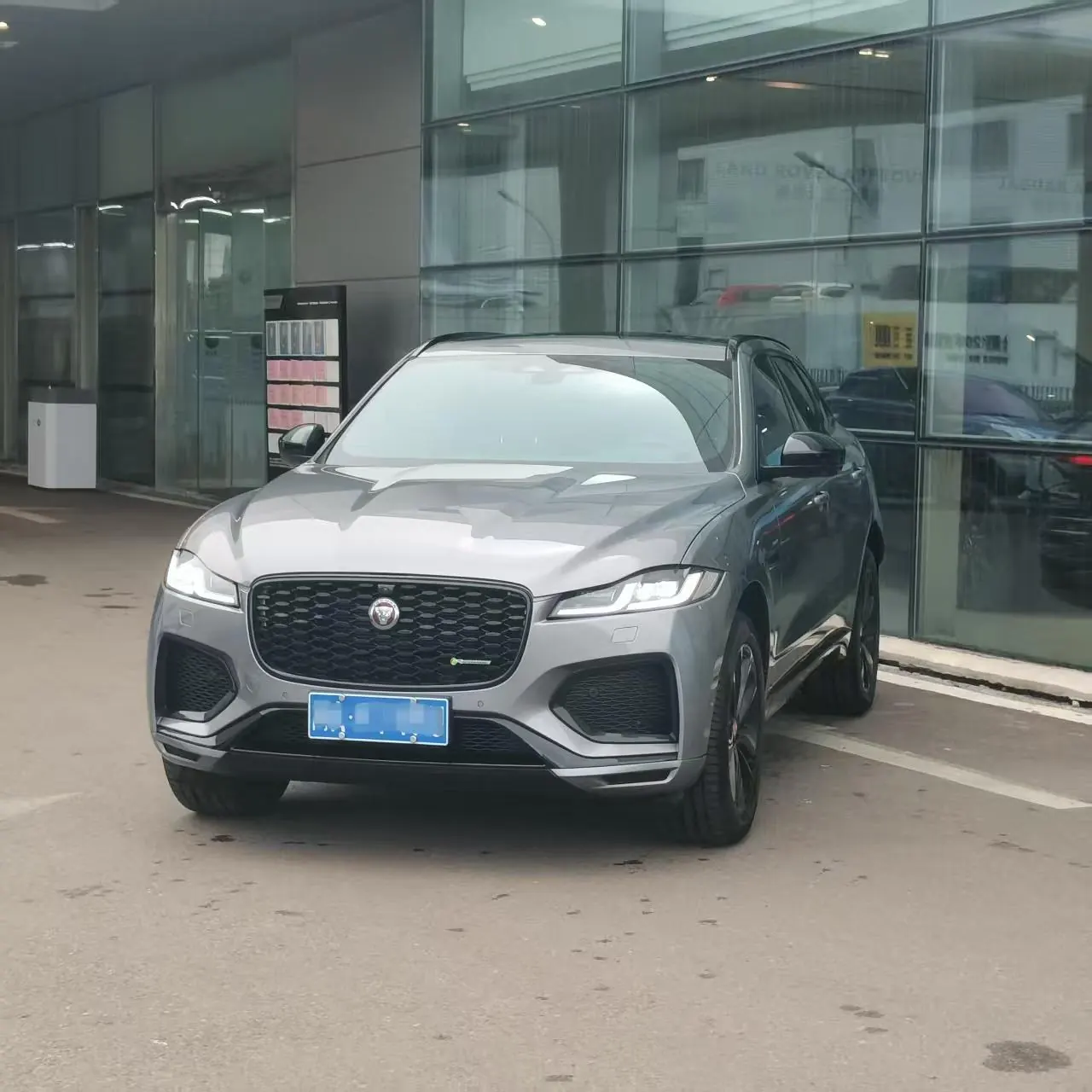Jaguar F-PACE (Imported) 2023 F-PACE 2.0T P250 R-Dynamic BLACK Automatic Gear - View 1