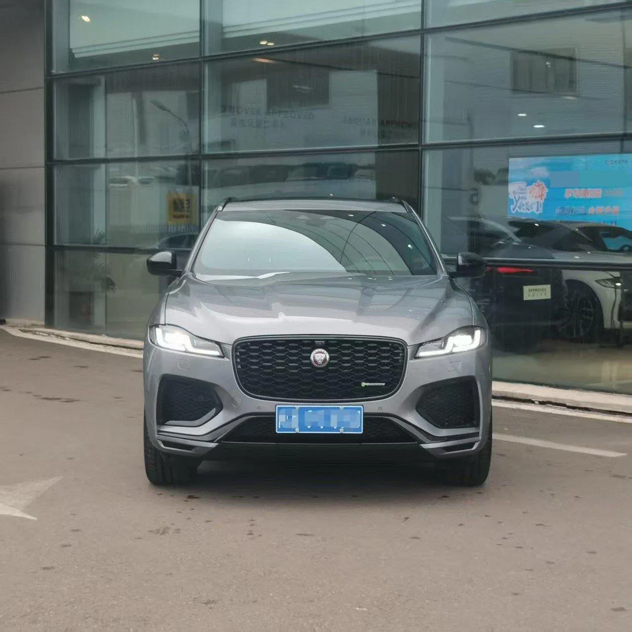 Jaguar F-PACE (Imported) 2023 F-PACE 2.0T P250 R-Dynamic BLACK Automatic Gear 3