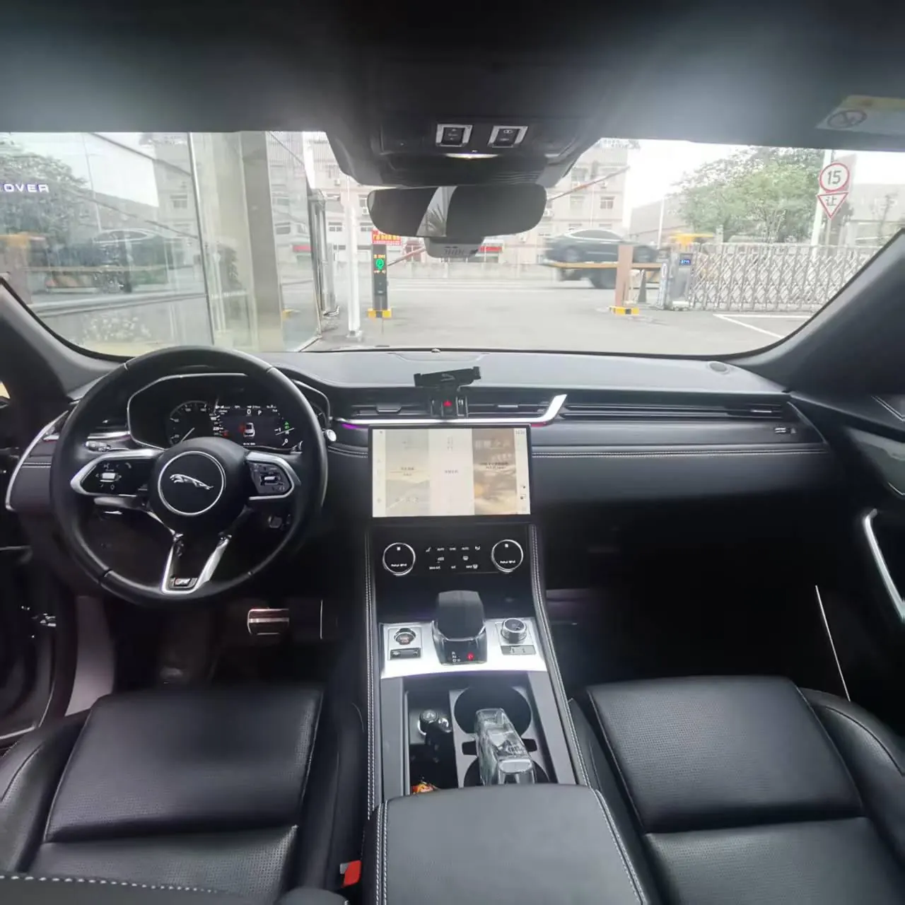 Jaguar F-PACE (Imported) 2023 F-PACE 2.0T P250 R-Dynamic BLACK Automatic Gear 8