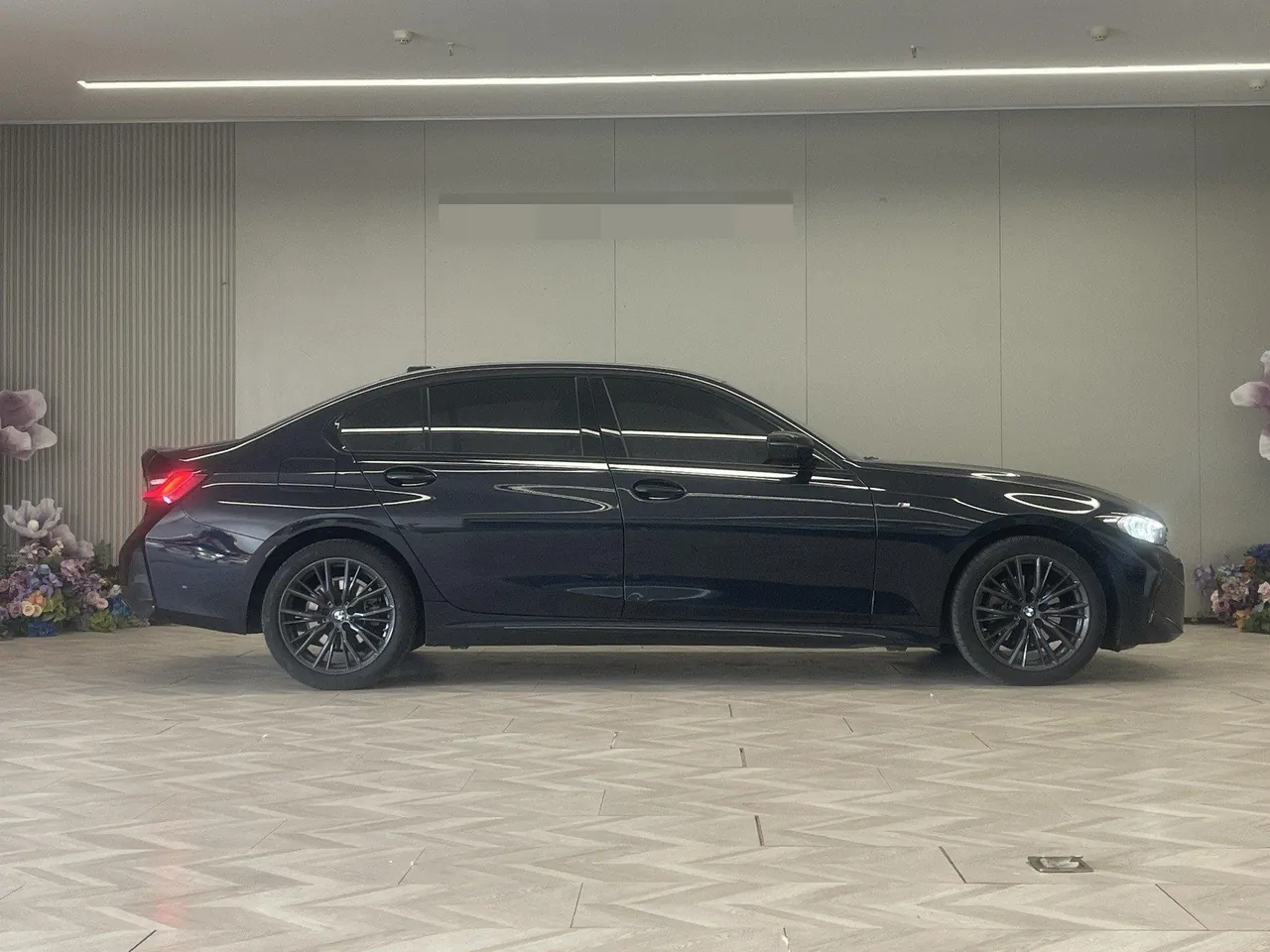 BMW 3 Series 2024 325Li 2.0T M Sports Obsidian Night Suit Automatic Gear 5