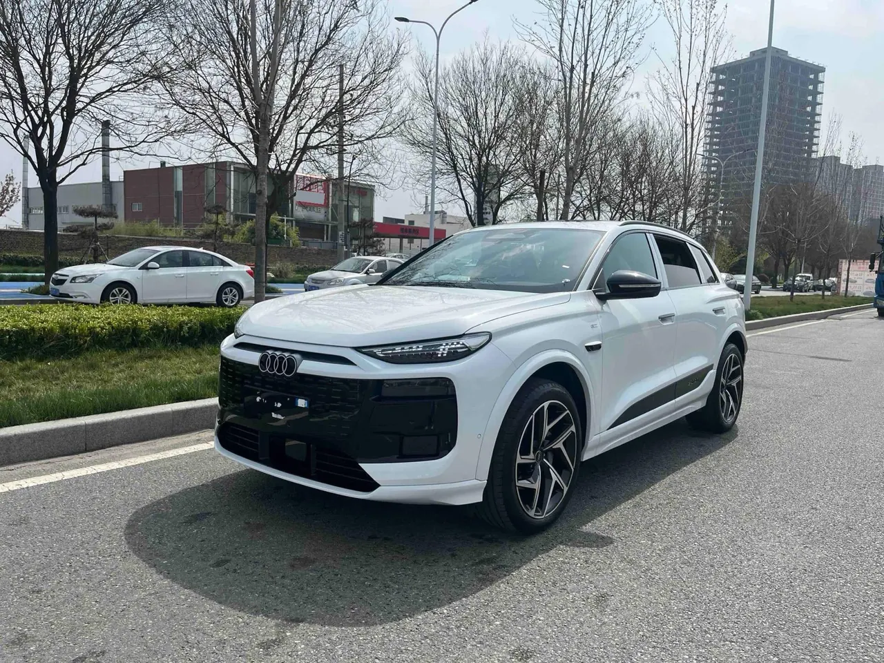 Open image lightbox: Audi 2026 Q6L Sportback e-tron Starts Pilot Edition Automatic Gear