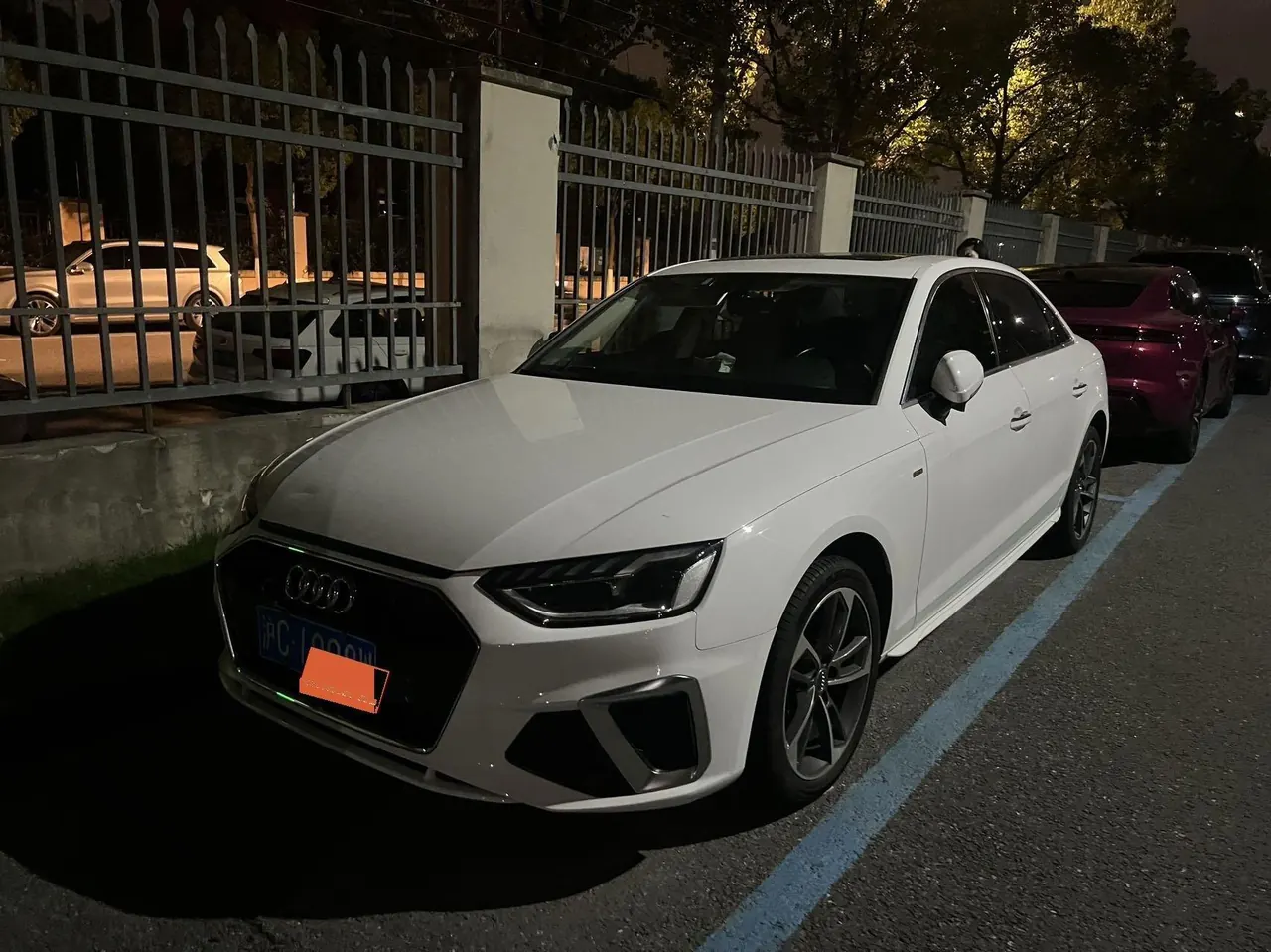 Открыть галерею: Audi 2020 A4L 2.0TFSI 40TFSI Fashion Dynamic Automatic