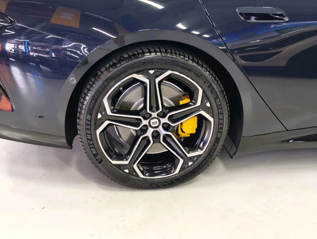 MI 2024 SU 7 800km 4-wheel drive ultra-long endurance high-end smart driving Max version automatic gear 11