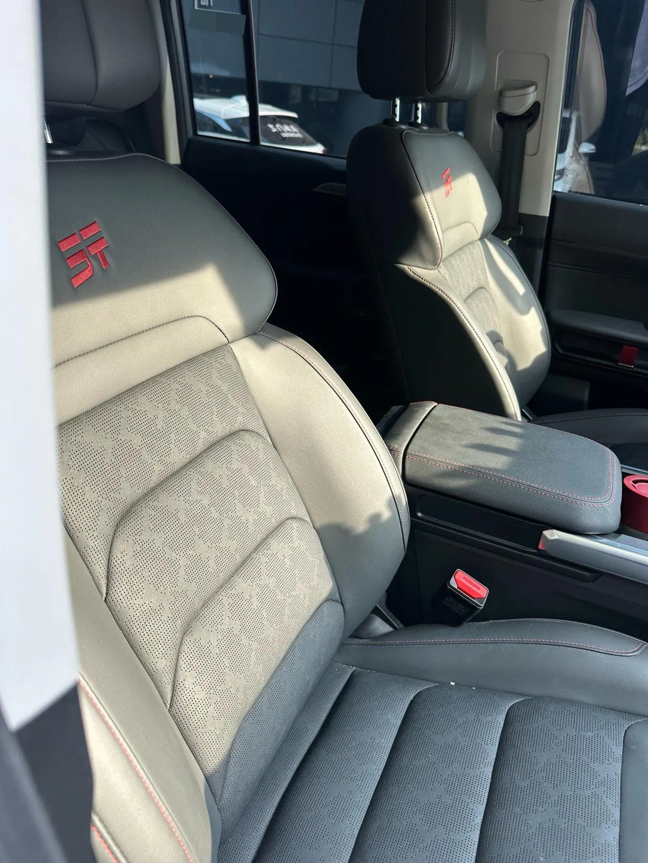 Jetour 2024 ShanHai T2 C- DM 1.5T 129KM Forest Edition Automatic Gear 5