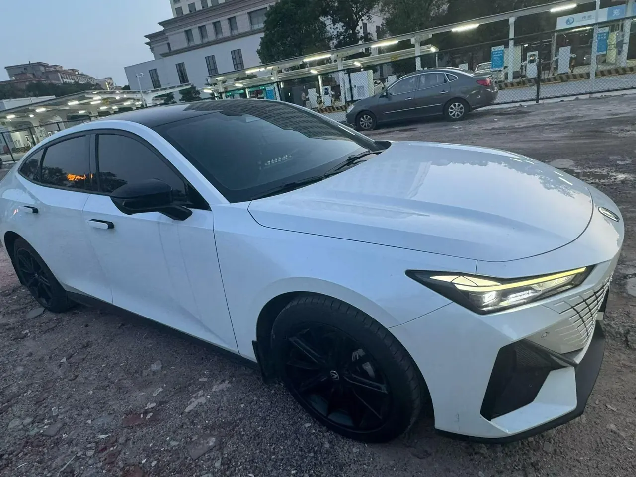 ChangAn 2023 UNI-V 1.5T Smart Pilot Automatic Gear 2