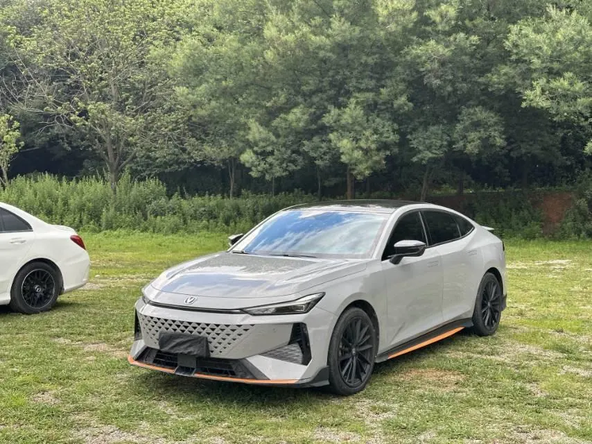 ChangAn 2024 UNI-V 1.5T Distinguished Sports Automatic - View 1