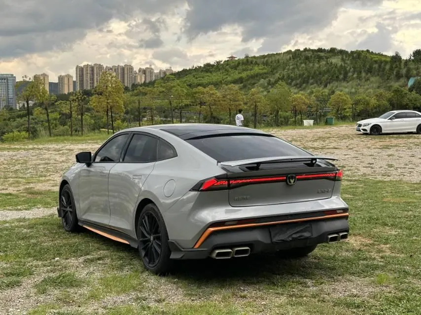 ChangAn 2024 UNI-V 1.5T Distinguished Sports Automatic 9