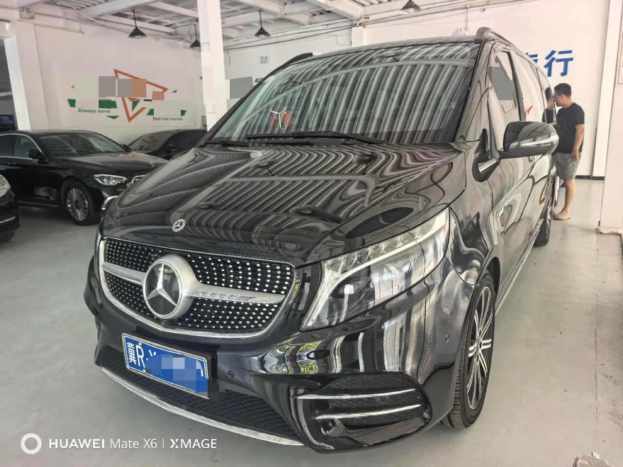 Mercedes Benz V 2022V 260 L 2.0T Premium Edition Automatic Gear - View 1