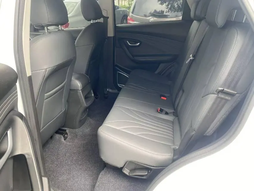 Jetour 2022 X70M 1.5T avant-garde partner 7-seat manual gear 10