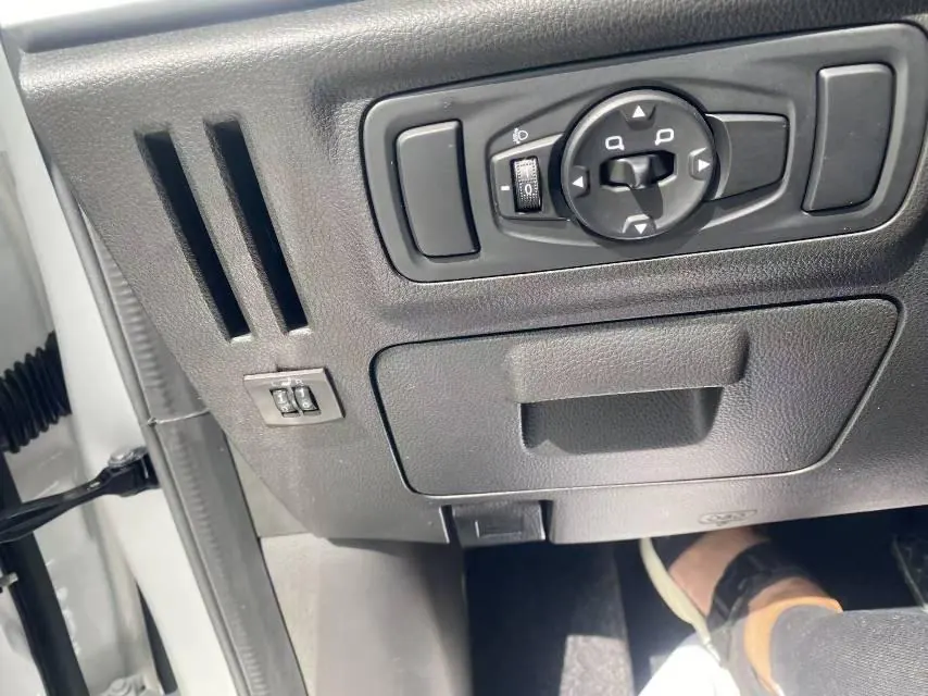 Jetour 2022 X70M 1.5T avant-garde partner 7-seat manual gear 13