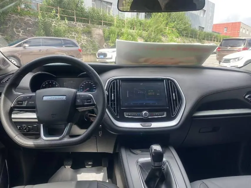 Jetour 2022 X70M 1.5T avant-garde partner 7-seat manual gear 14