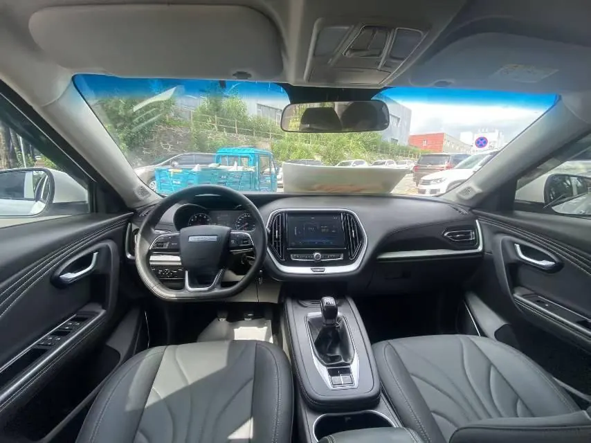 Jetour 2022 X70M 1.5T avant-garde partner 7-seat manual gear 15