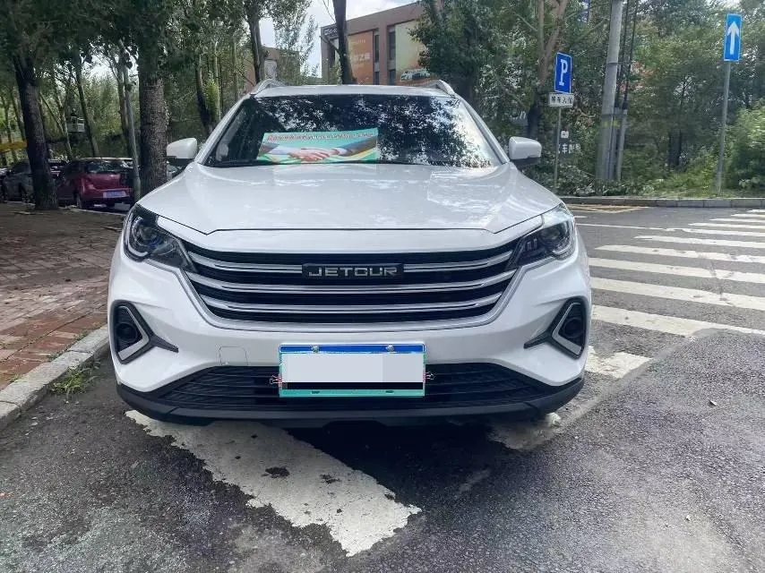 Jetour 2022 X70M 1.5T avant-garde partner 7-seat manual gear 2