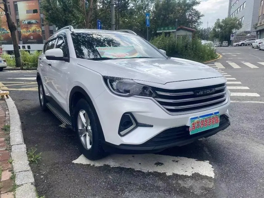 Jetour 2022 X70M 1.5T avant-garde partner 7-seat manual gear 3